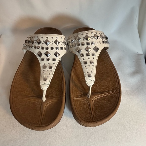 FITFLOP Sz 7 Studded Front Post Comfort Insole Slip On Sandals - Picture 2 of 9